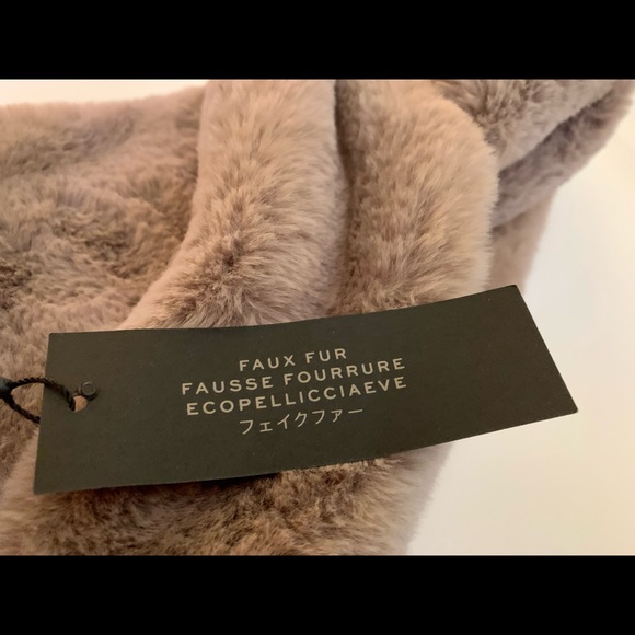 Banana Republic Faux Fur - neck wrap - Picture 2 of 6
